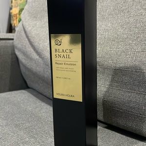 Holika Holika (ホリカホリカ) Prime Youth Black Snail Repair Emulsion 🐌